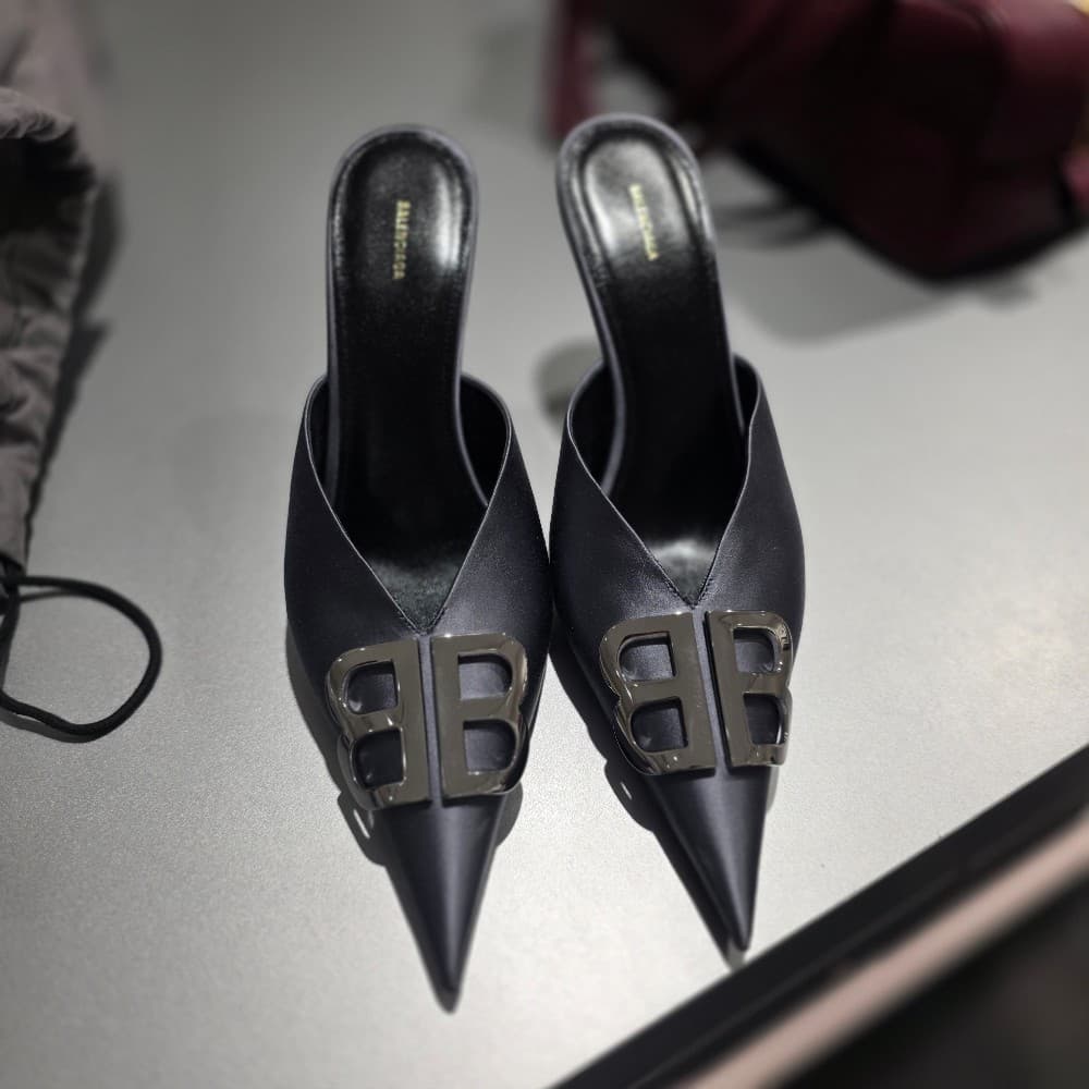 발렌시아가 BB 새틴 뮬 샌들